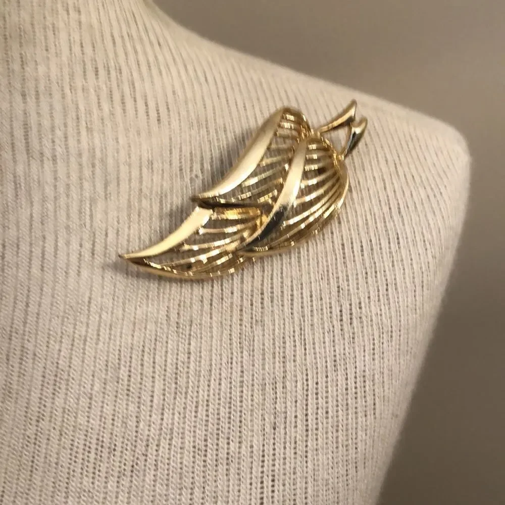 Vintage Goldtone Leaf Cluster Pin